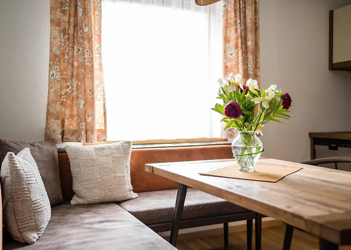 Der Ballhaushof プルツ